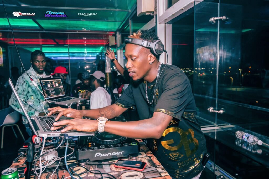 Dj Wasswa at Hues Botique Club in Dubai