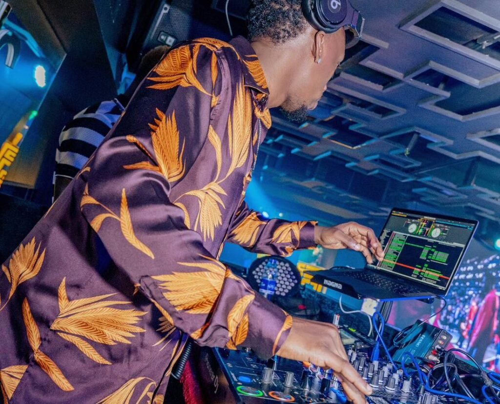 Dj Wasswa performing Oasis Club